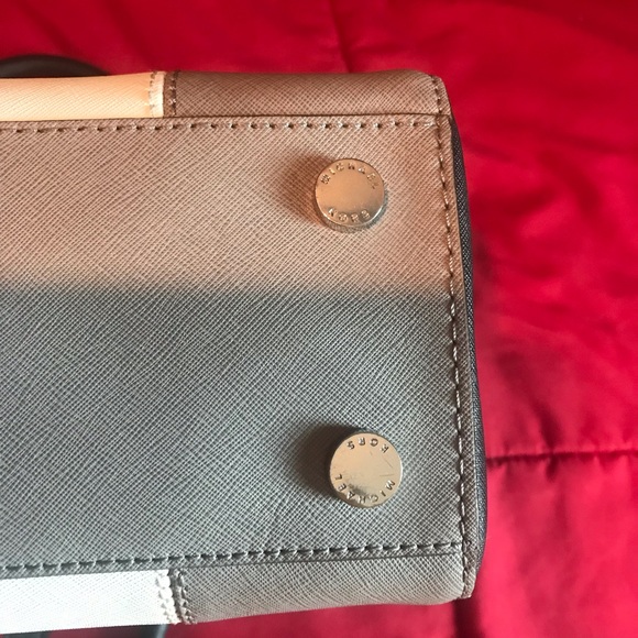 ❤️EUC❤️MK MED METALLIC - BAG-PURSE. . . PEARLISH PINK - Picture 4 of 7